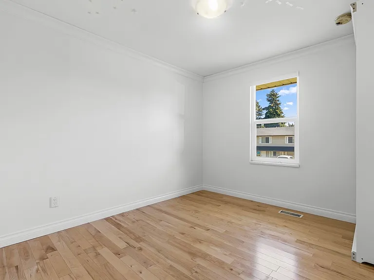 10851 Rosecroft Cres — Photo 14