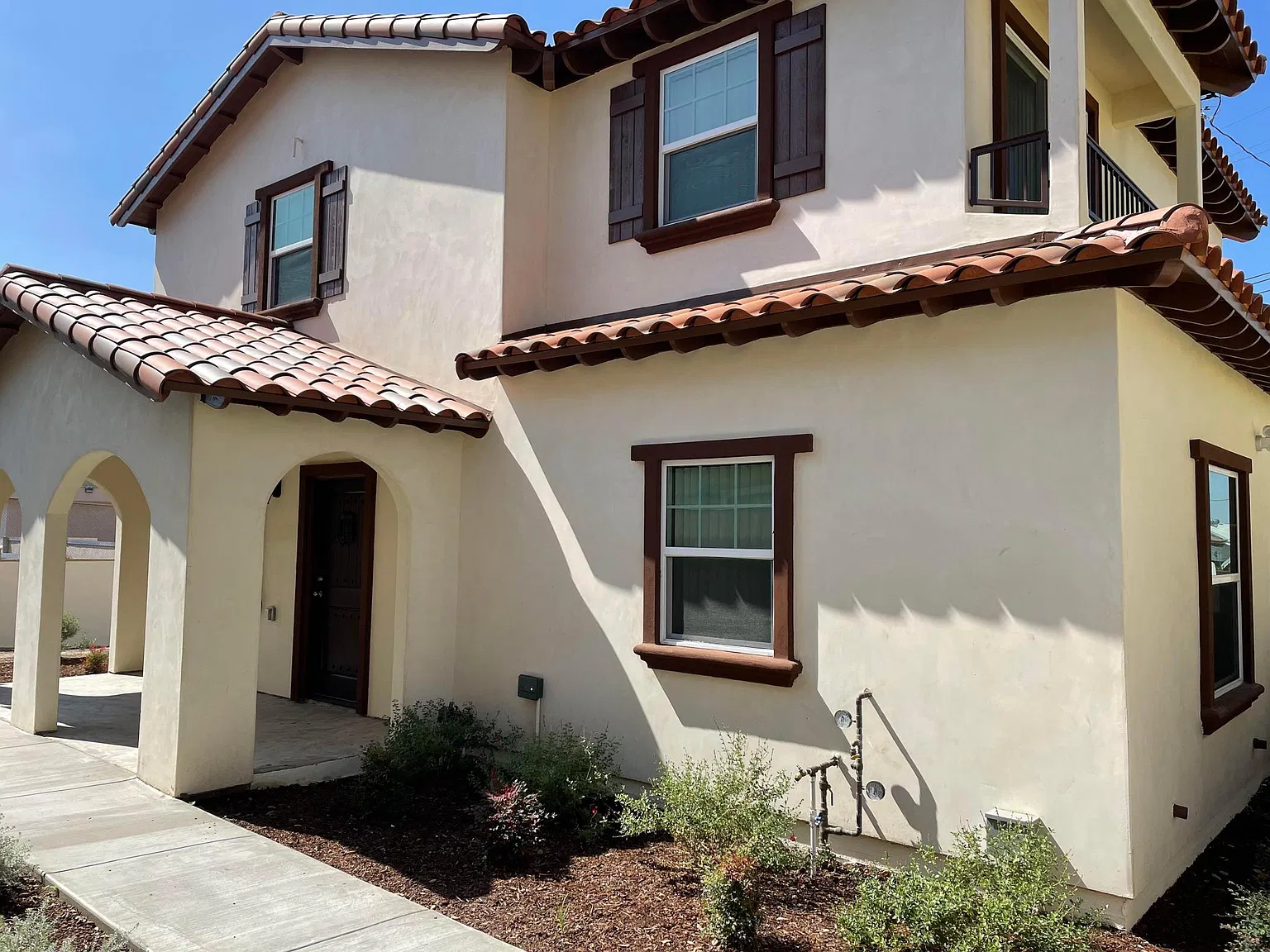 4 bed, 1606 sqft, $4,350 — Photo 1