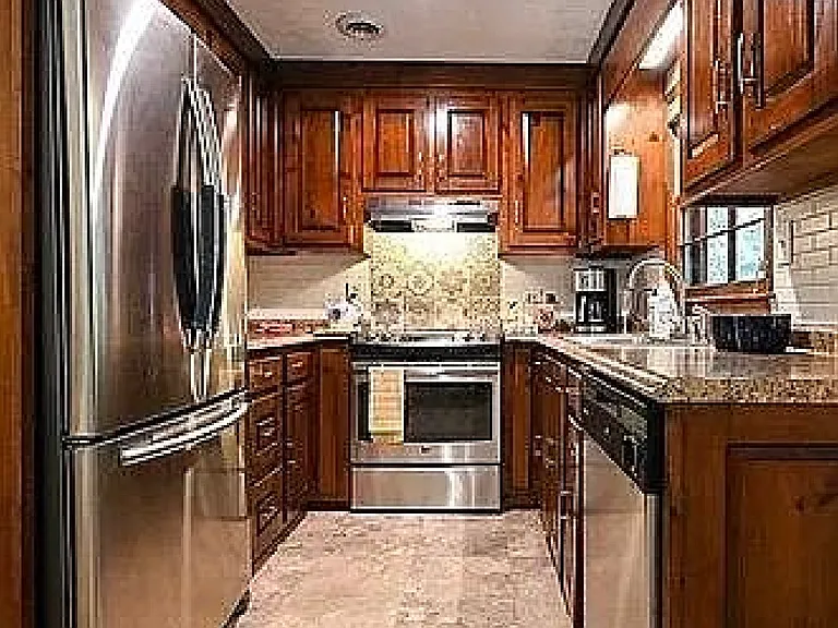 225 Merlin Ct — Photo 15