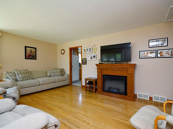 3rd image of 4442 Emerson Ave