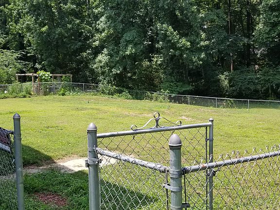 3rd image of 1895 N Oak Dr