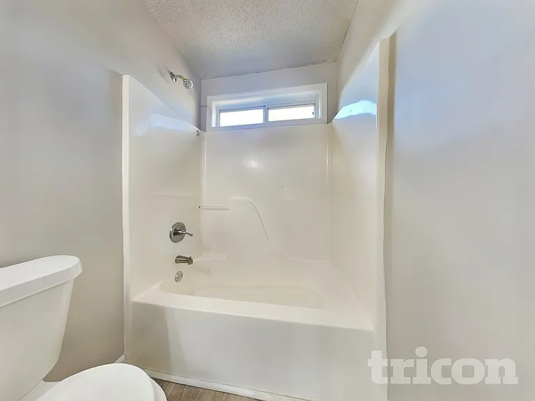 212 Revolutionary Dr — Photo 14