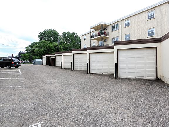 3rd image of 400 Larpenteur Ave W APT 10