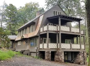 353 Knoll Dr, Buck Hill Falls, PA 18323
