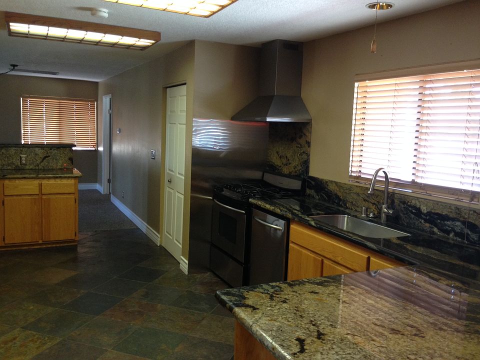 1st image of 240 W Cypress Dr