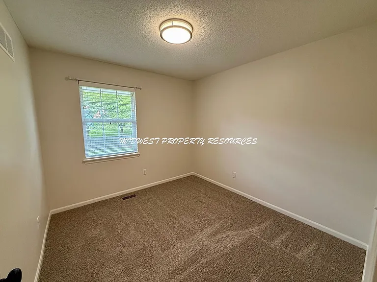 1708 NE Stonewood Dr — Photo 16