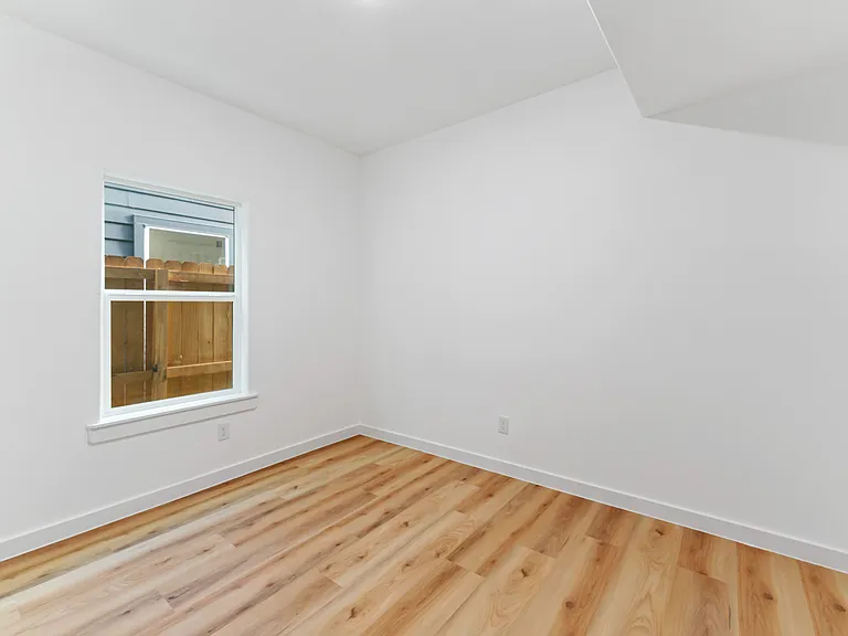 9324 Firnat St #B — Photo 15