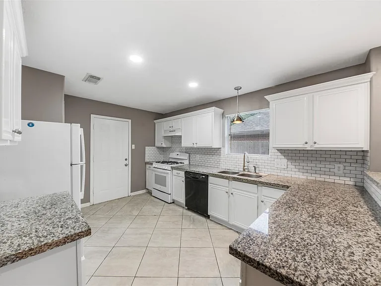 6803 Highwind Bend Ln — Photo 9