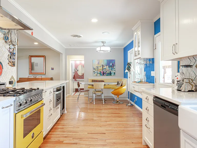 2410 Elmglen Dr — Photo 18