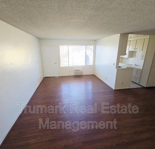 4619 Lexington Ave #5 — Photo 15