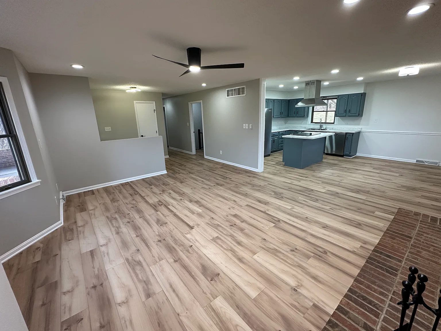3 bed, 2342 sqft, $2,800 — Photo 3