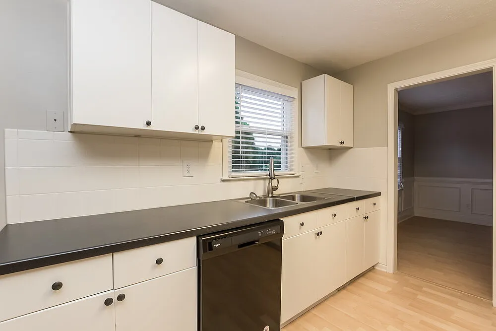 3 bed, 2.5 bath, 2059 sqft, $3,630 — Photo 4