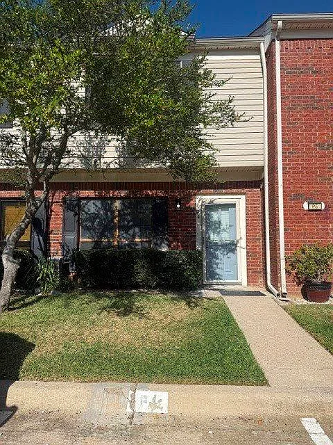 2 bed, 2.5 bath, 1254 sqft, $2,200 — Photo 1