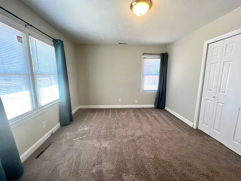 905 Poplar Dr — Photo 11