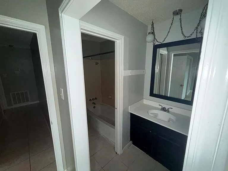 1716 Yorktowne Dr — Photo 10