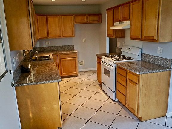 5th image of 375 Lang Ave