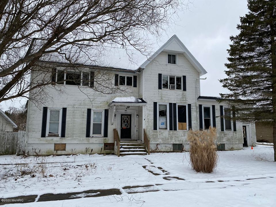 1st image of 604 E Paw Paw St