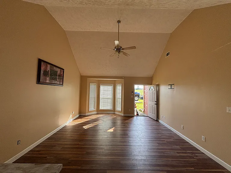 587 Mitchell St — Photo 5