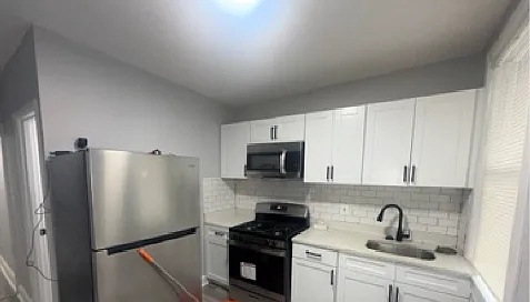 4 bed, 1.5 bath, 1344 sqft, $2,100 — Photo 2