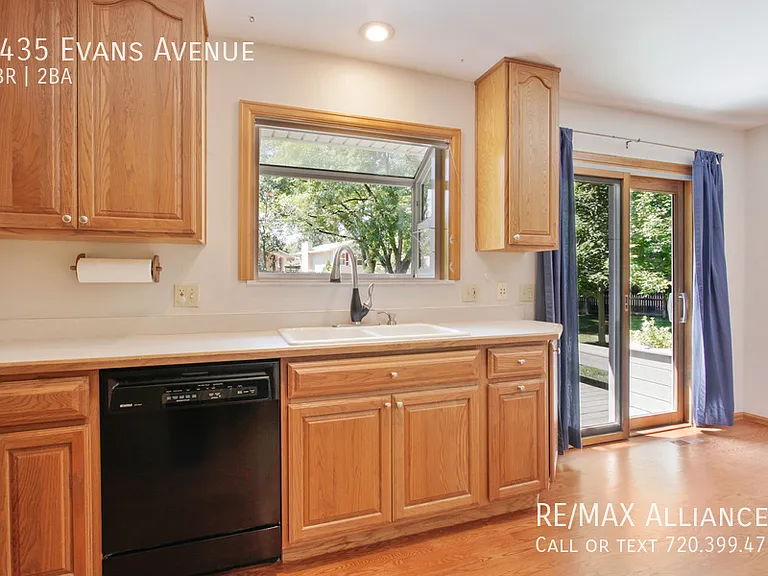 2435 Evans Ave — Photo 9