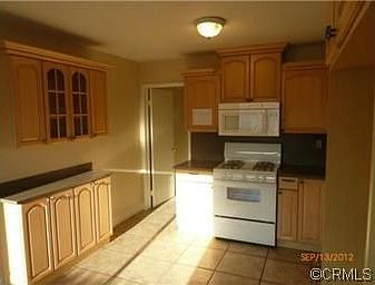 4th image of 25479 Van Leuven St