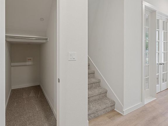 3rd image of 928 Marian Dr