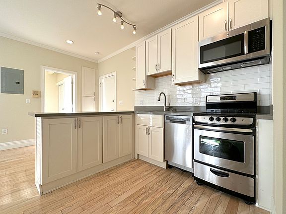 4th image of 633 Alma Ave Unit 10