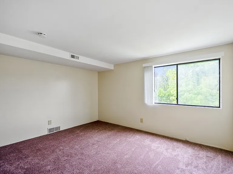 Greenwich Manor Apartments — Photo 53