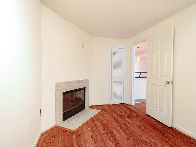 1112 25th St NW #5 — Photo 25