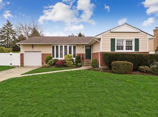 23 Edna Dr, Syosset, NY 11791