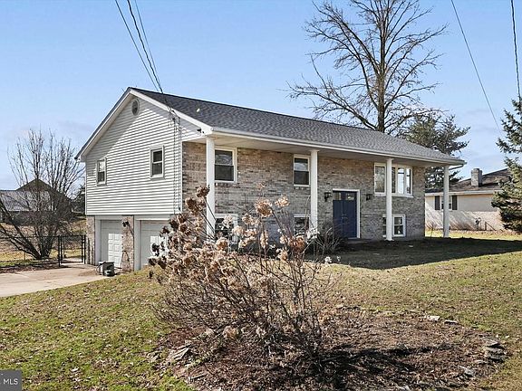 4th image of 2401 Belair Dr