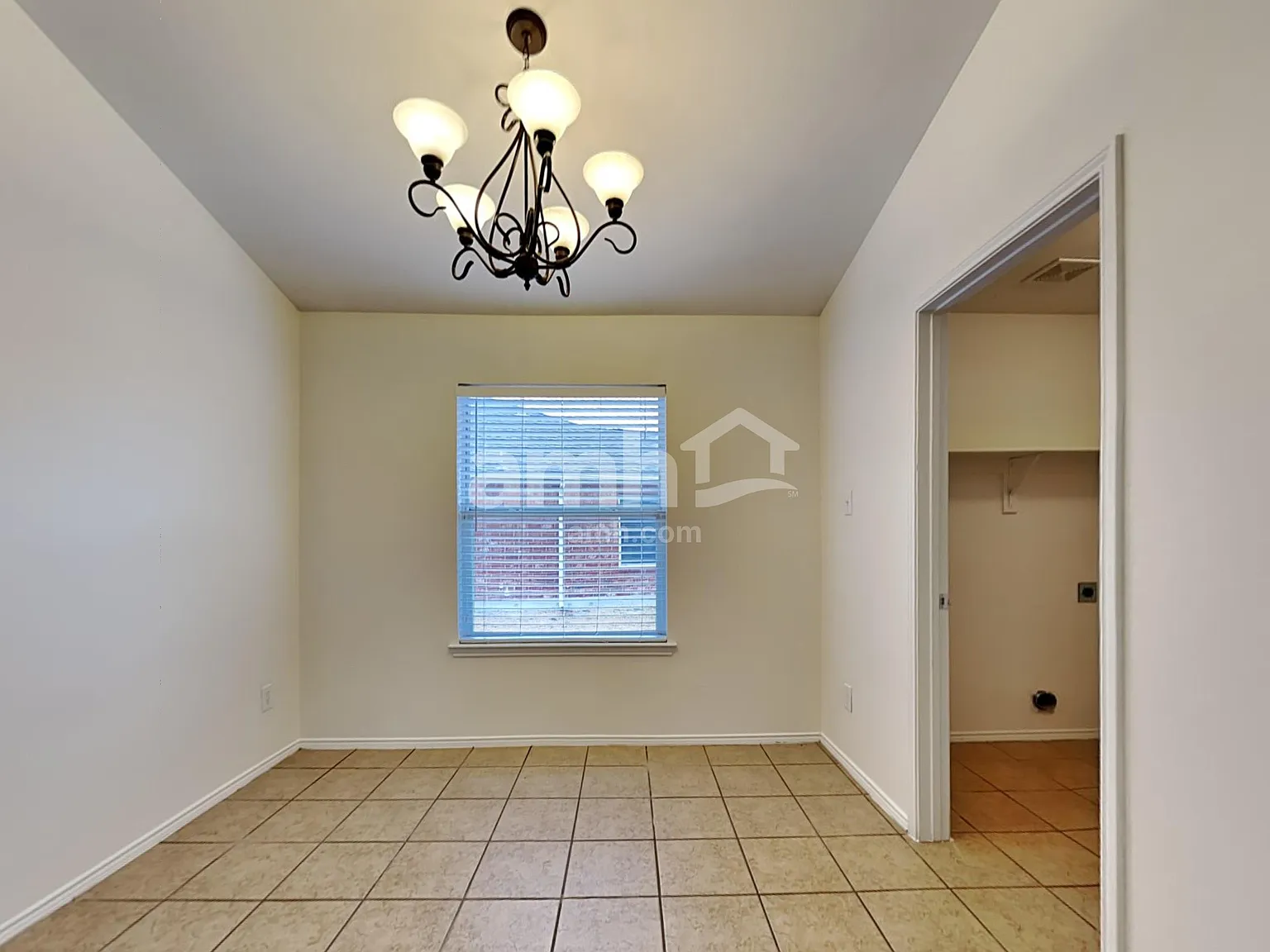 3 bed, 2.0 bath, 1844 sqft, $2,335 — Photo 4