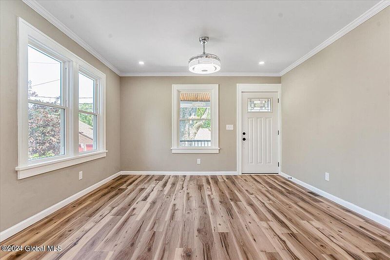 5th image of 2438 Monica Heights