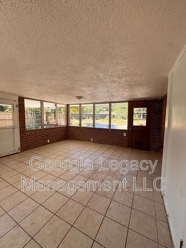 3 bed, 2.0 bath, 1531 sqft, $1,800 — Photo 3