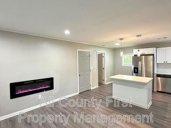 3rd image of 2386 Cresta Dr
