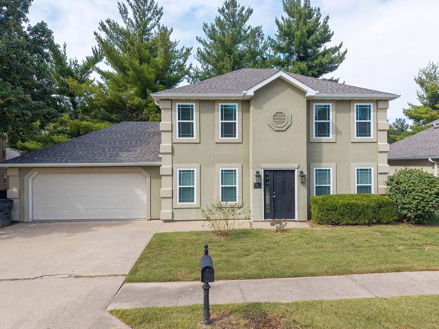 3 bed, 2.5 bath, 1620 sqft, $2,100 — Photo 1