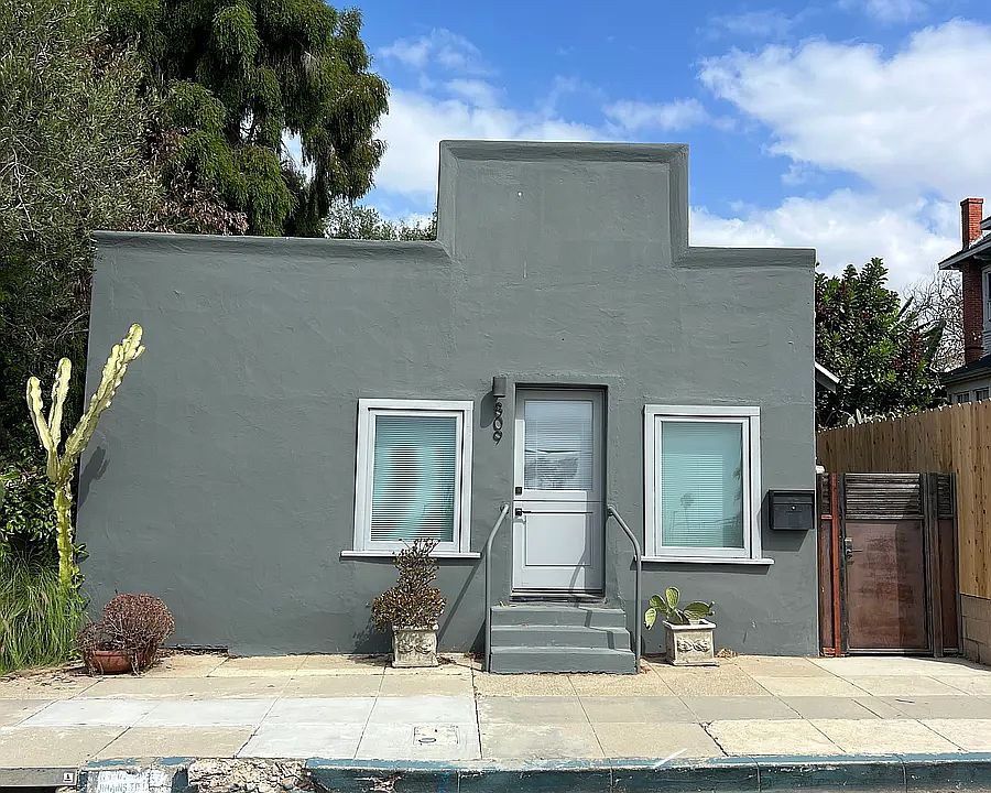 1st image of 809 E Front St