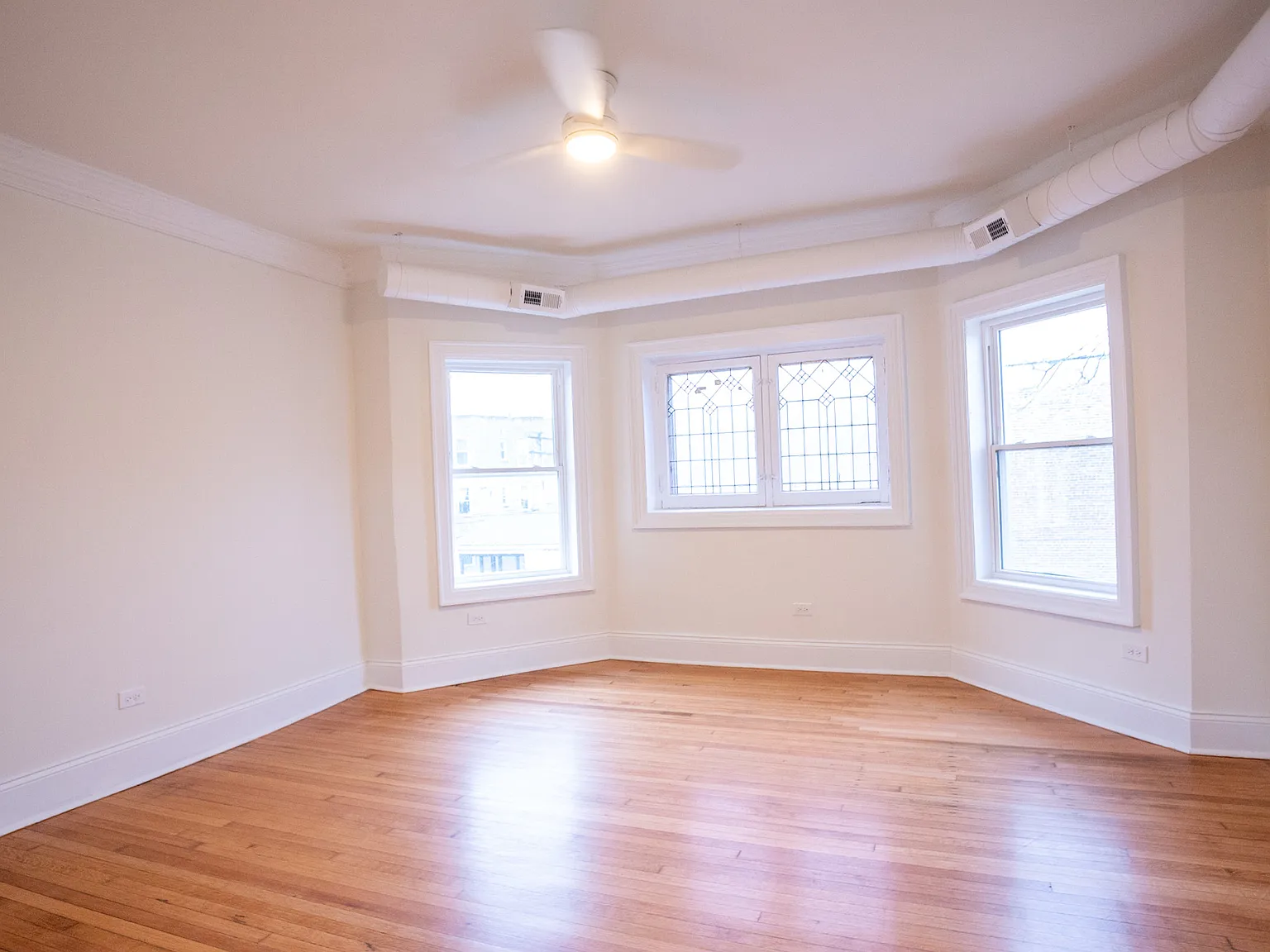 3 bed, 2100 sqft, $3,000 — Photo 2