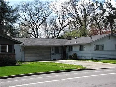1208 Siskiyou Blvd photo 1
