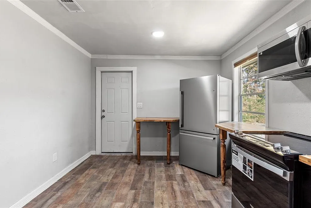3 bed, 918 sqft, $1,495 — Photo 4
