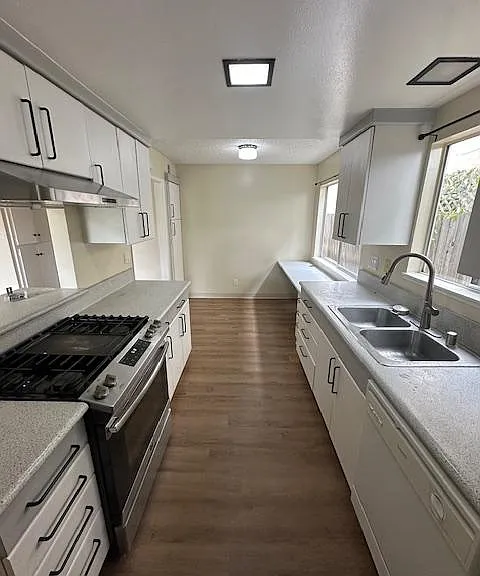 2727 Bayshore Ave — Photo 11