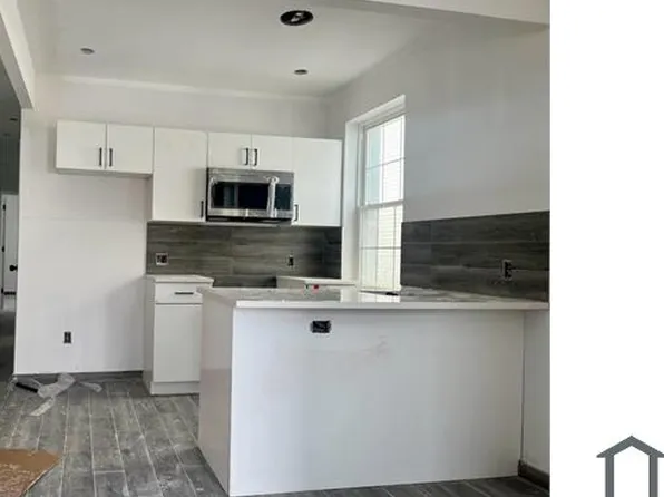 105 Beach 31st St #1, Far Rockaway, NY 11691