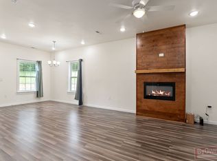 598 Collins River Dr, Rock Island, TN 38581