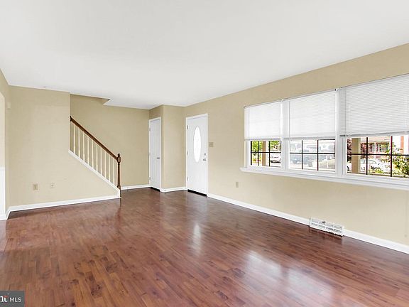 3rd image of 404 Grandview Dr