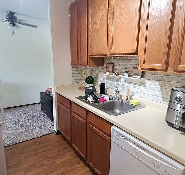 530 N Eau Claire Ave — Photo 8