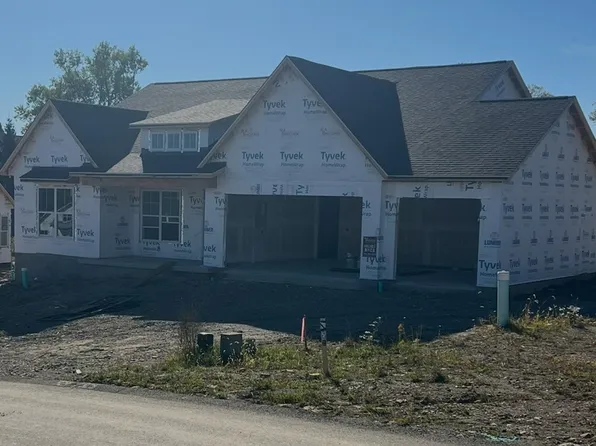 1065 Honey Locust Dr, Jeannette, PA 15644