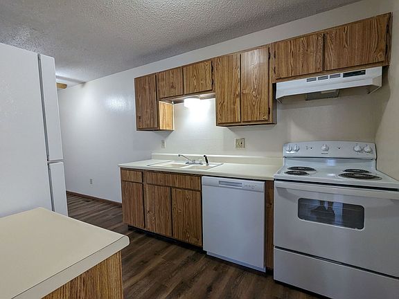 5th image of 3000 N Kentwood Ave #24