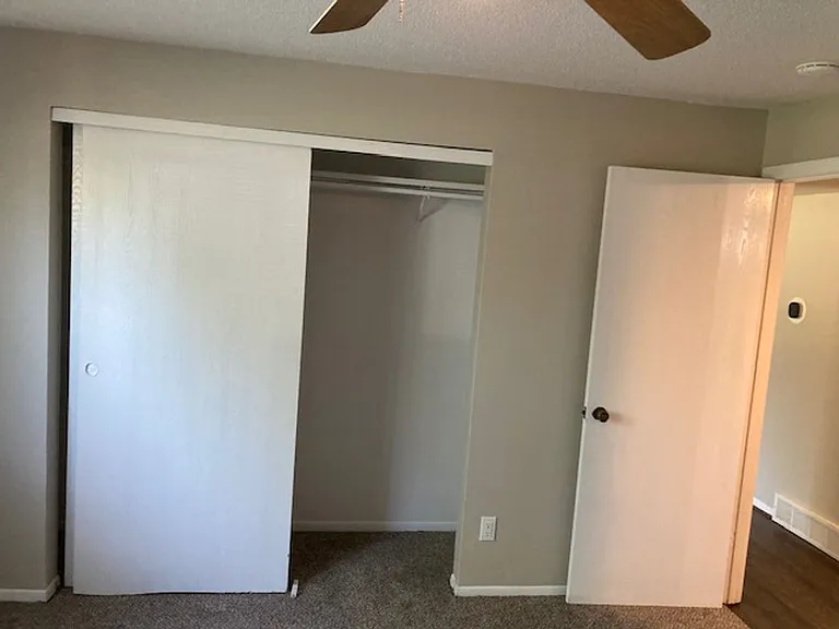 Hollow Hills Apartments — Photo 42