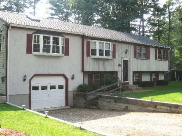 3 Dunham St, Carver, MA 02330