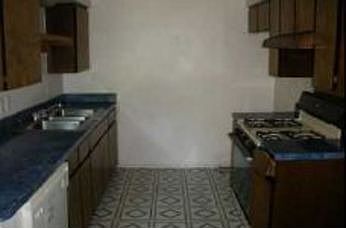 4th image of 15128 Oakwood Ln